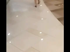 Dinapuan ng Libog Sa Mall Kaya Kinantot Sa CR
