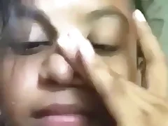 Desi guy gets intimate forth his girlfriend by drinking will not hear of nipple
