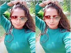 Exclusive Lankan Girl Shows Off Her Boobs and Pussy at a Tango Performance