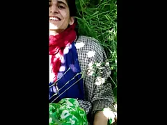 Kashmiri girl gets naughty in the jungle relative to her lover
