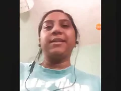 Indian bhabhi flaunts her big boobs on video call