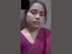 Bnaglas Sexy Girl Shows Off Her Breasts and Pussy in Clips