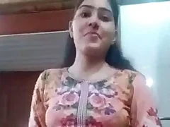 Pakistani aircrew strips down for a steamy solo performance