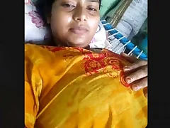 Sexy Indian pamper shows lacking her pussy in porn video