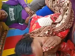Truck driver gets loose on Desi raand