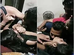 Desi call skirt Odia gives a hot show to the guys in hostel