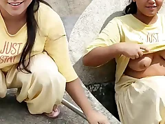 जवान शादीशुदा भाभी के साथ छत पर XXX रोमांस देसी आउटडोर गांव की लड़की का हिंदी सेक्स वीडियो