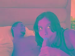Mi mejor amigo me deja compartir cama con su novia y termino follandola mientras el no nos observa